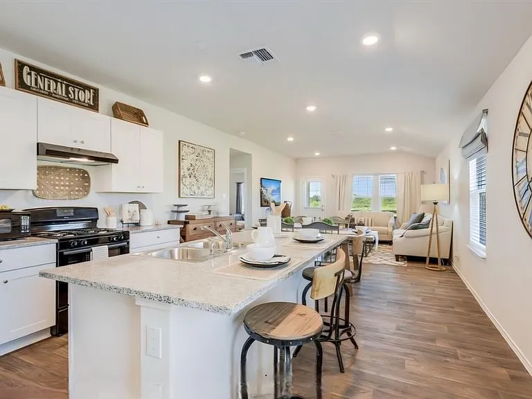 2825 Brogan Crk — Photo 6