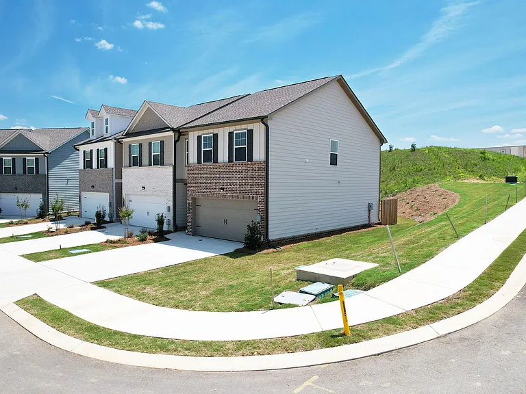5010 Highwood Dr NE — Photo 3