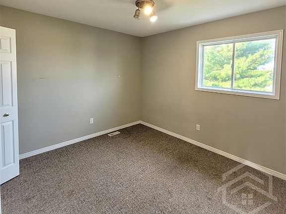4th image of 6 Magnolia Dr