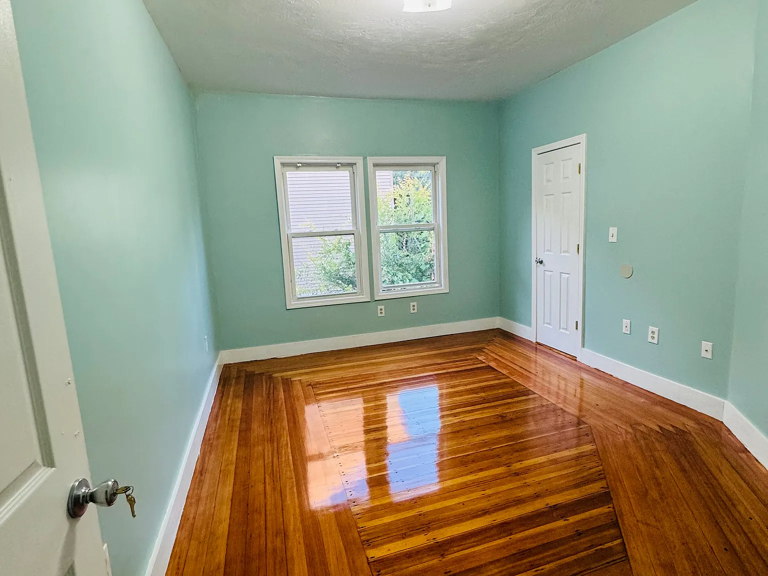 3 bed, 1200 sqft, $3,800 — Photo 4