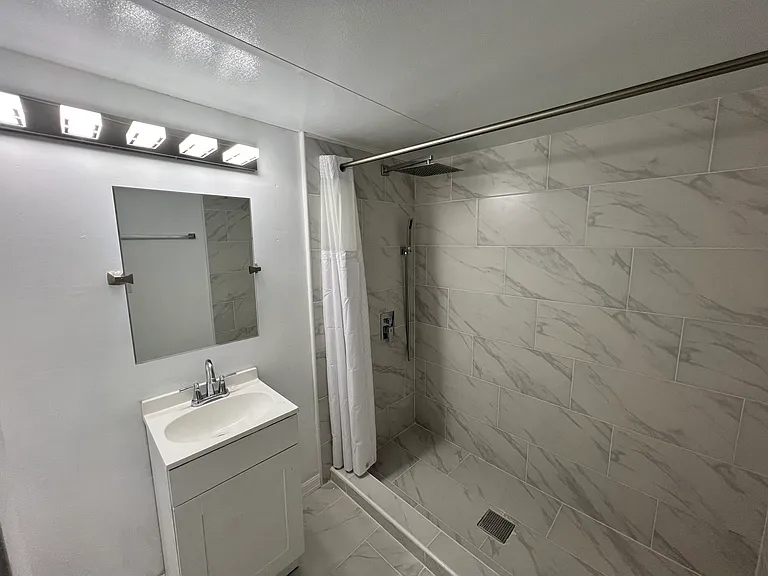 1835 Lynncrest Rd #2 — Photo 5
