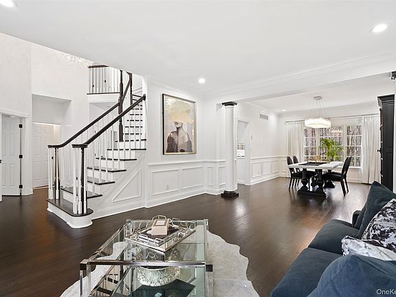 3rd image of 31 Split Rock Road