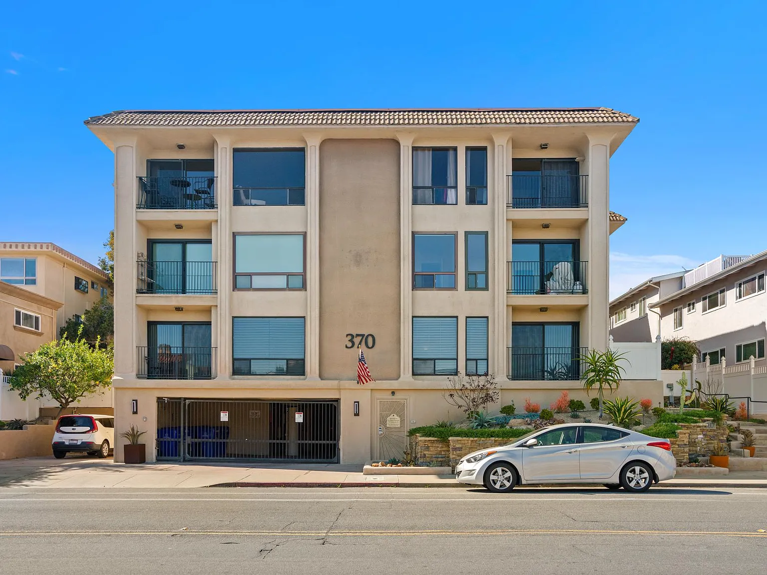 2 bed, 1300 sqft, $4,995 — Photo 3