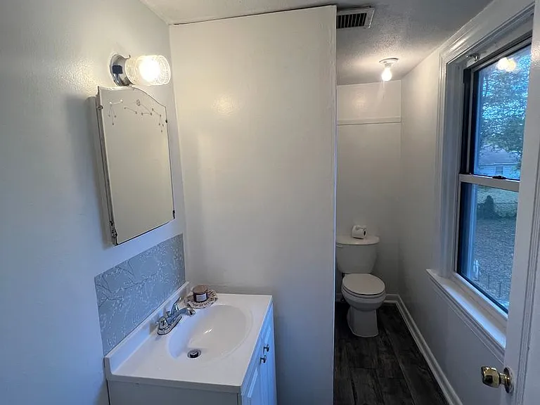134 S 12th Ave — Photo 9