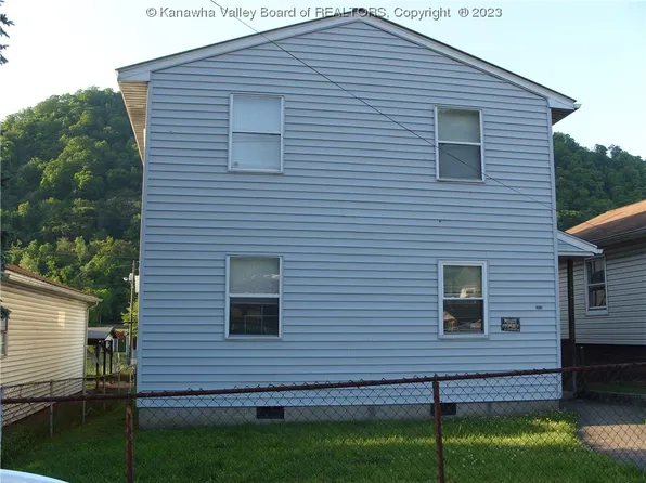 1016 3rd Ave, Montgomery, WV 25136