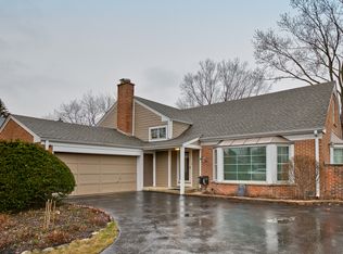 1904 E Cholo Ln, Mount Prospect, IL 60056