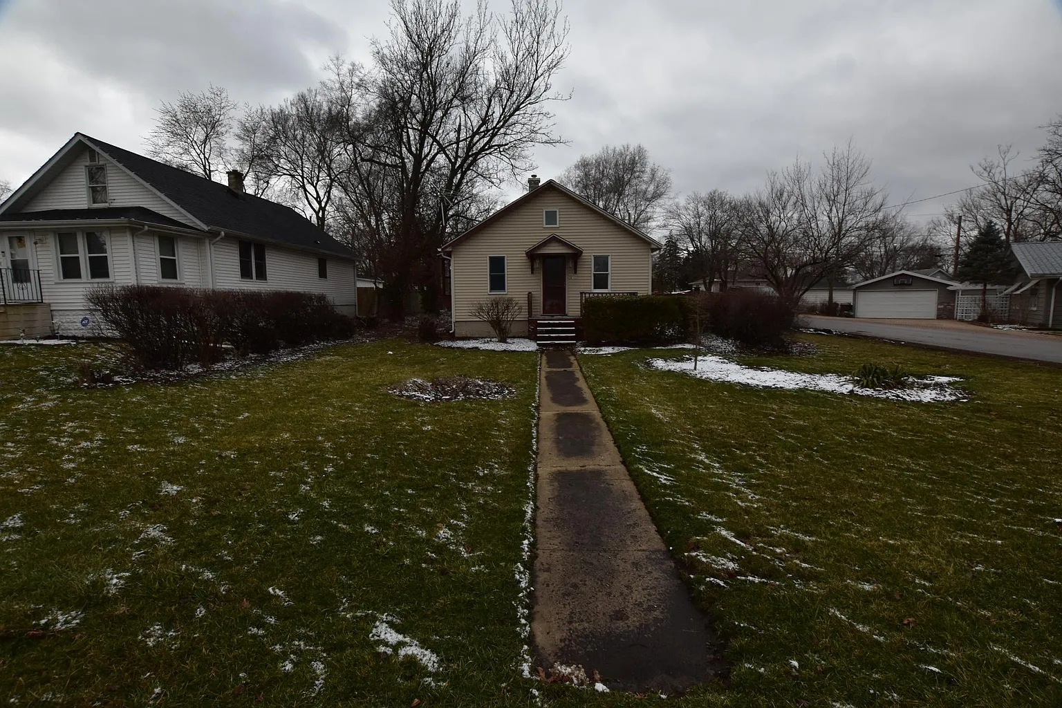 301 Anderson Ave photo 1
