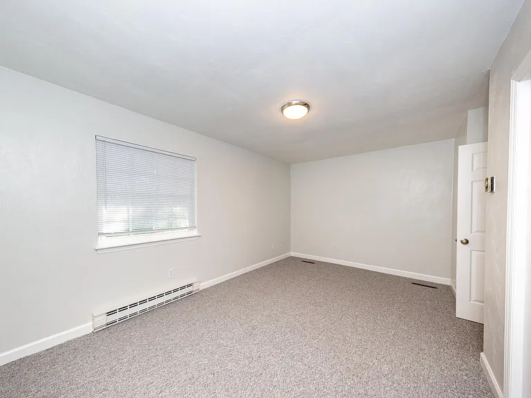 9392 Pine Tree Rd #B — Photo 18