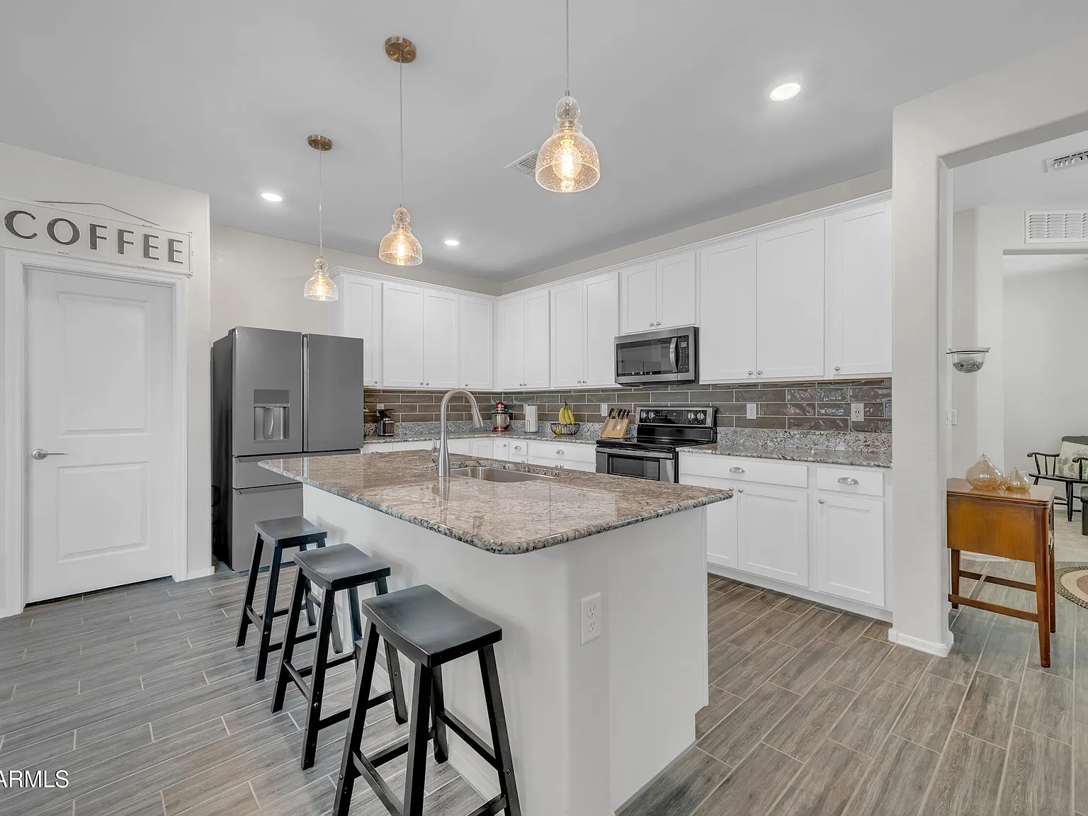 3 bed, 2.0 bath, 2130 sqft, $2,100 — Photo 4