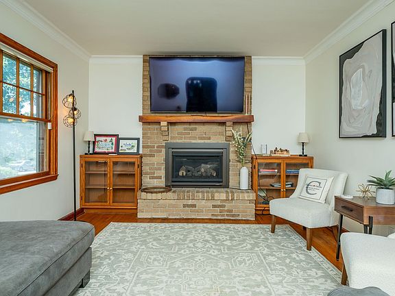 3rd image of 2910 36th St