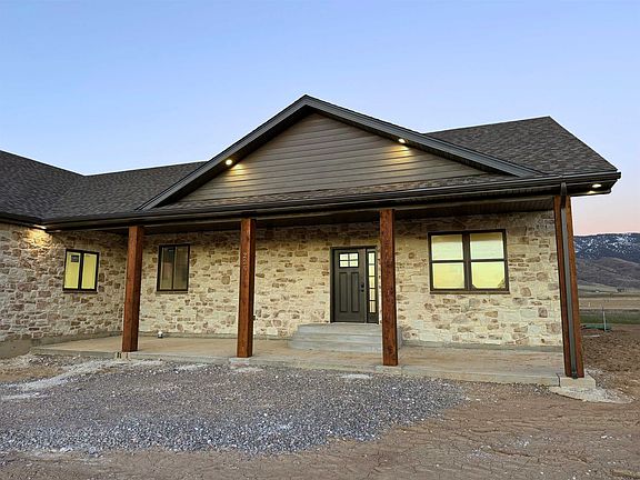 4th image of 225 Merrill Way