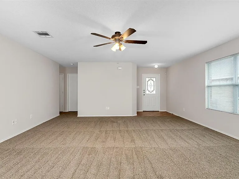 2152 Laughlin Rd — Photo 14