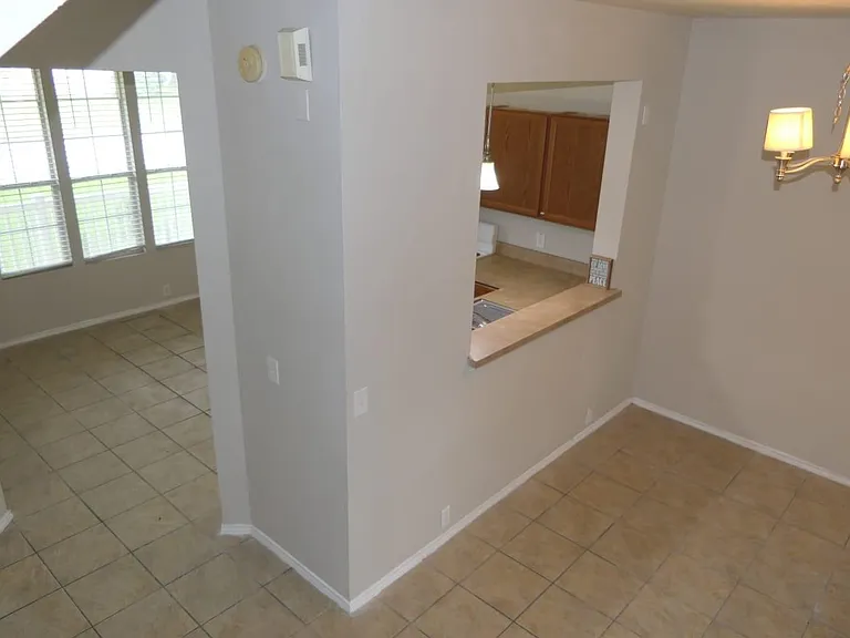 2114 Village Crossing Trl — Photo 4