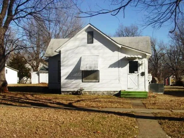 112 S Kansas Ave, Chanute, KS 66720