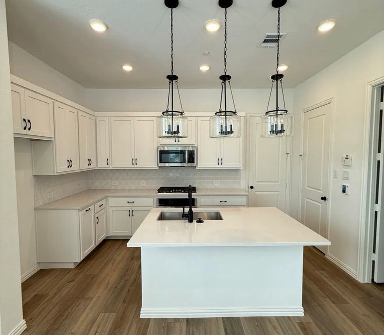 3 bed, 2.5 bath, 1650 sqft, $2,700 — Photo 4