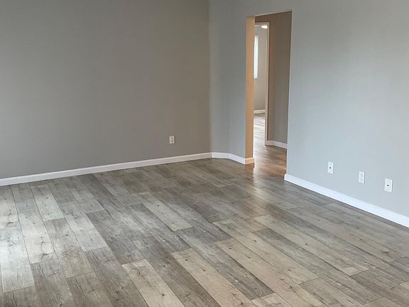 5th image of 2332 Wellesley Ave #201