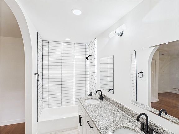 5th image of 2203 2nd Ave