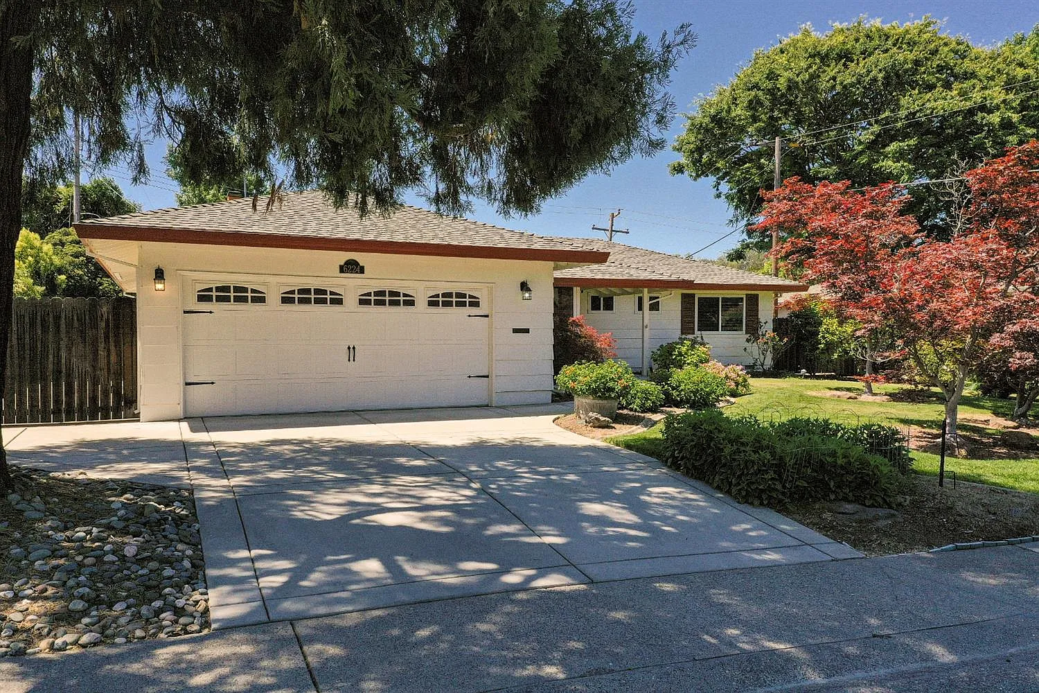 6224 Saint James Dr photo 1