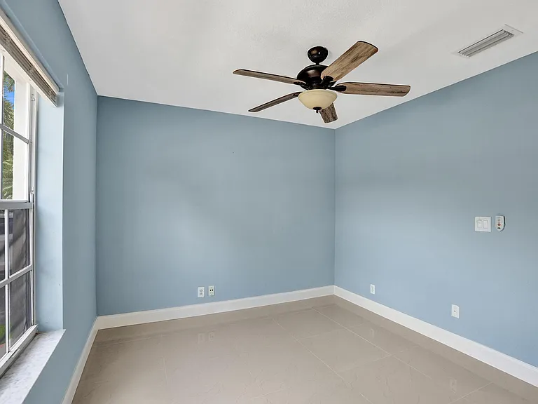 17866 SW 10th Ln — Photo 34