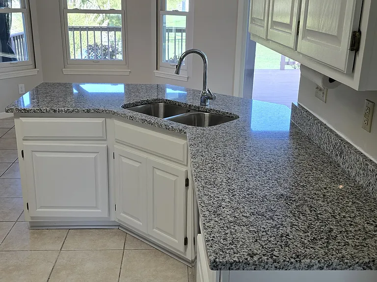 7975 Meadow Bend Cir — Photo 3