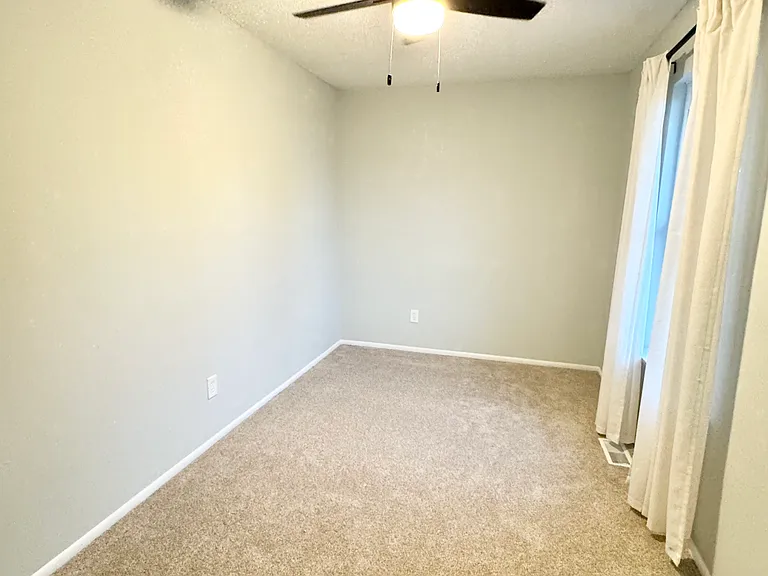 3675 Sylvan Ln — Photo 9