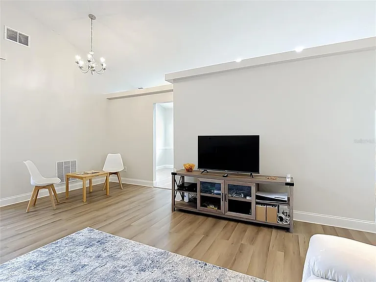 1128 Pinedale Dr — Photo 10