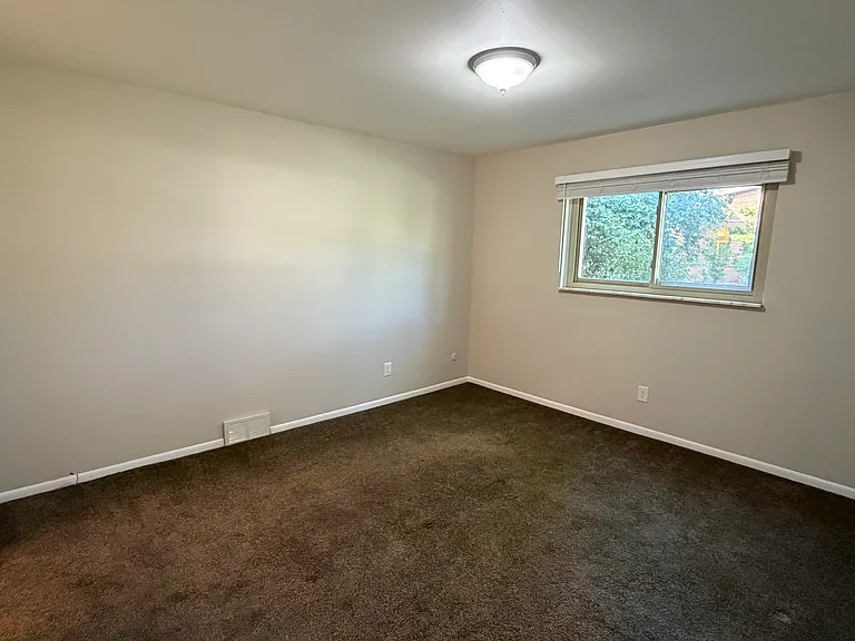 946 N Adams Rd #3 — Photo 10
