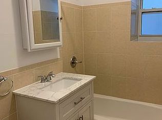 32-38 44th St #1R, Astoria, NY 11103
