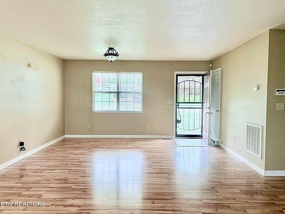 2nd image of 1622 Cathedral Ln