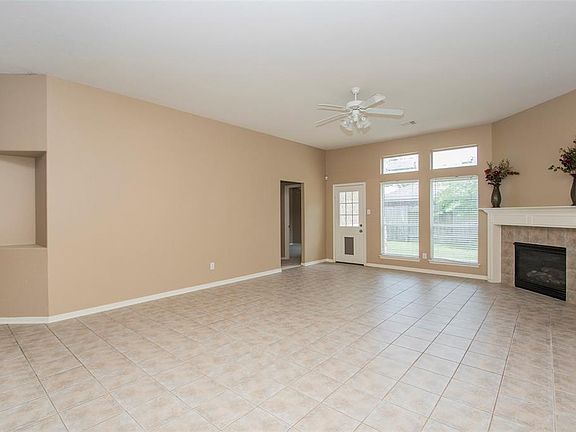 Amazing den is huge! Art niche between den and kitchen, fireplace with beautiful mantel and gas logs!