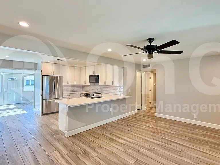 1228 W 5th St #1 — Photo 8