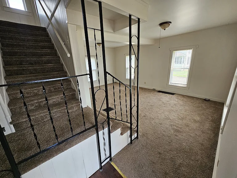 321 Jerome St — Photo 8