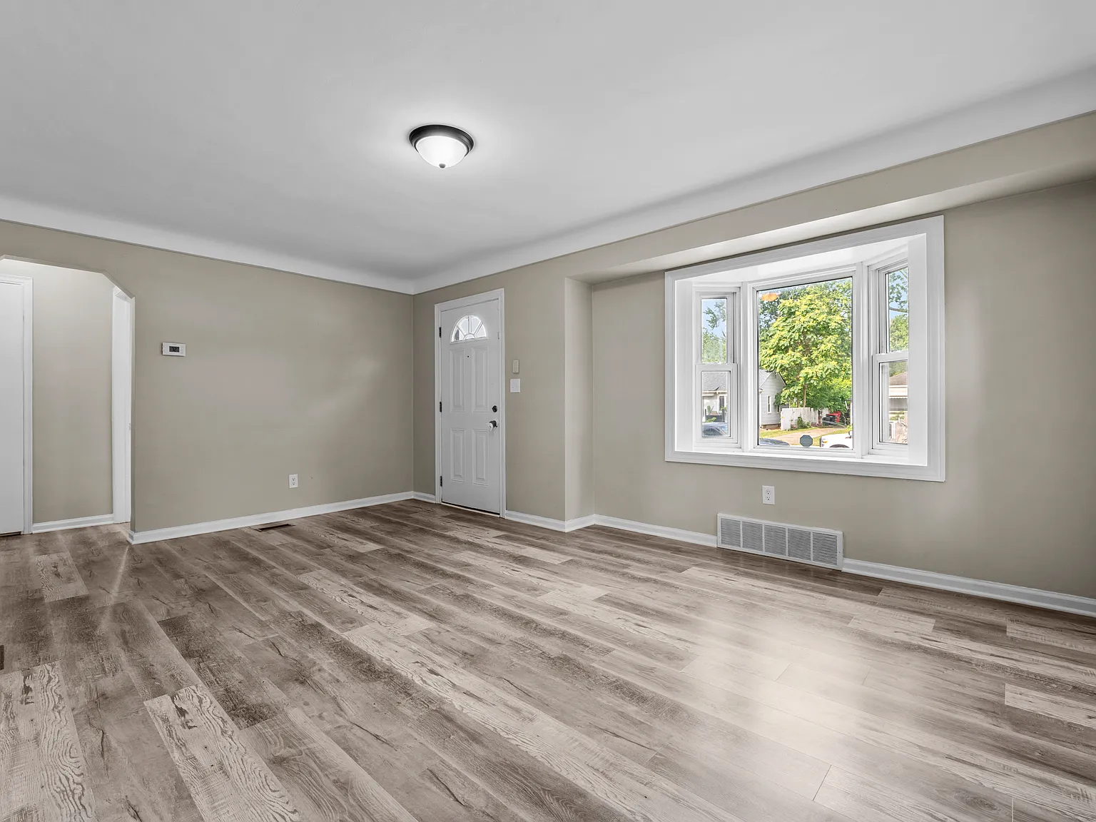 2 bed, 755 sqft, $2,000 — Photo 3