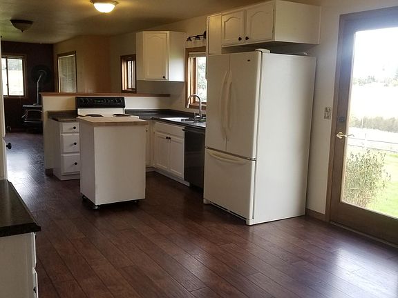 5th image of 478 Bourne Ln