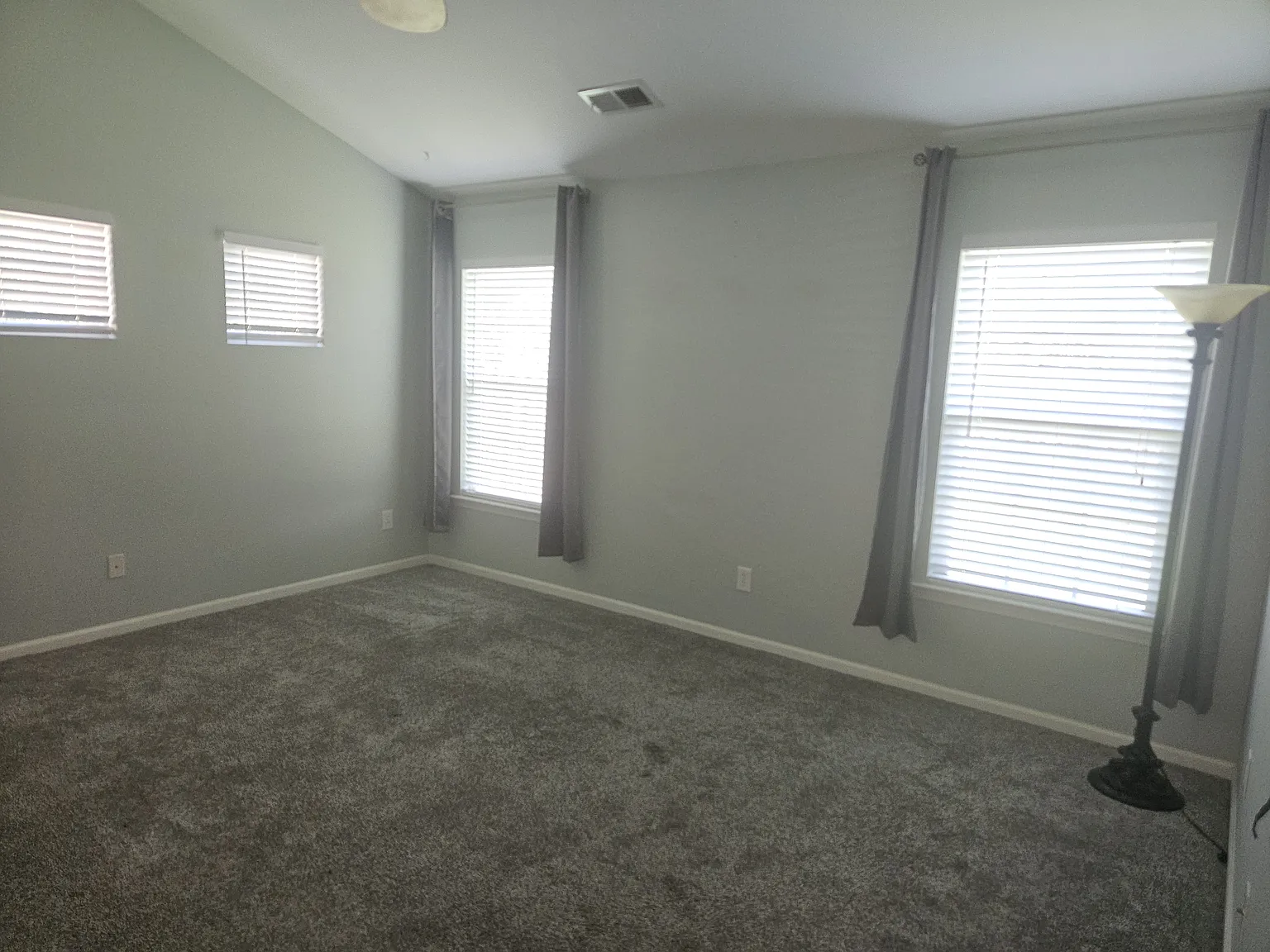 4 bed, 1841 sqft, $1,300 — Photo 2
