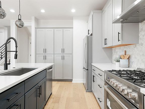 5th image of 5109 Stone Gate Dr #2