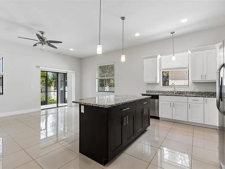 2311 W Aileen St — Photo 12