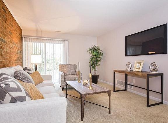 2nd image of 2014 Greenglen Dr APT 102