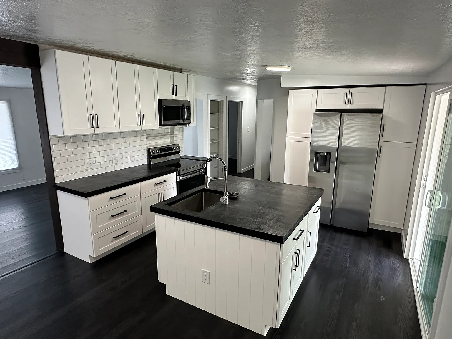 3335 S 1940 W — Photo 2