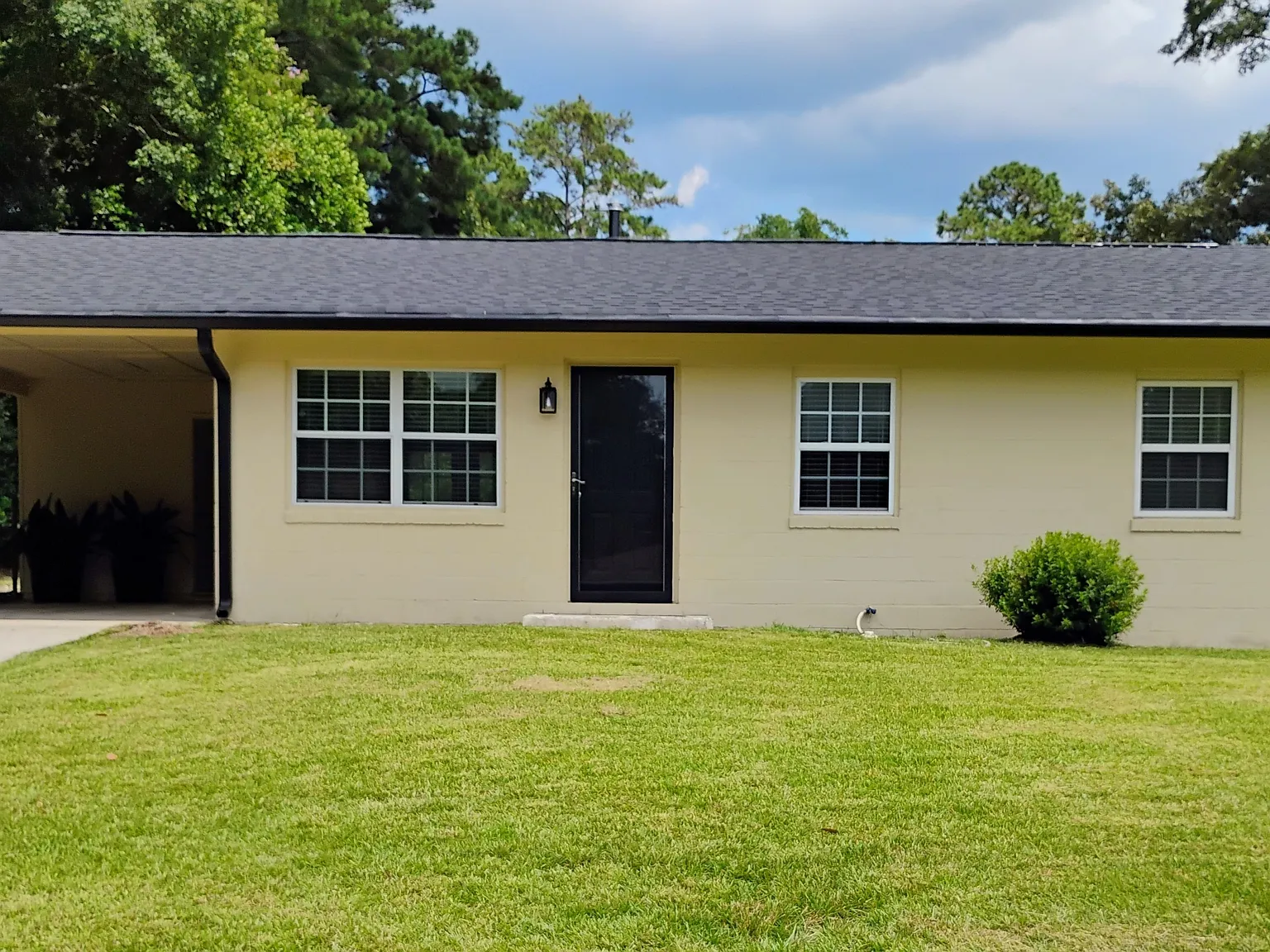 3 bed, 864 sqft, $1,600 — Photo 1