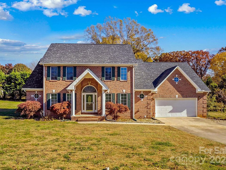 1st image of 324 Gaston Ct