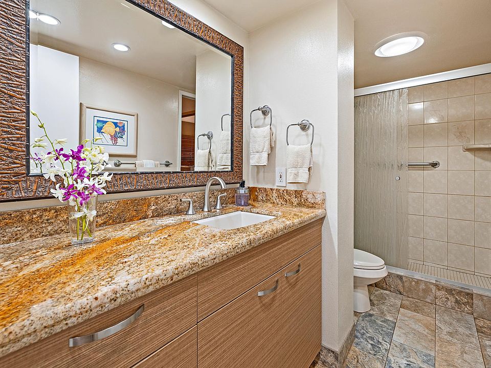 Full Bath with Large Vanity