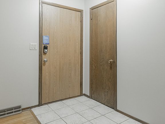 5th image of 13256 Humboldt Ave S