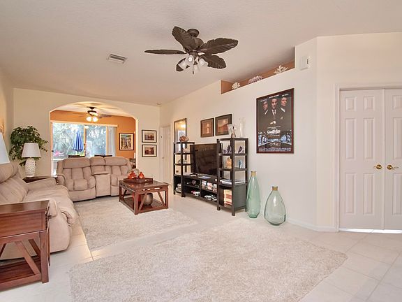 4th image of 9823 Crescent View Drive S