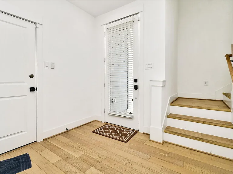 208 N York St #B — Photo 7