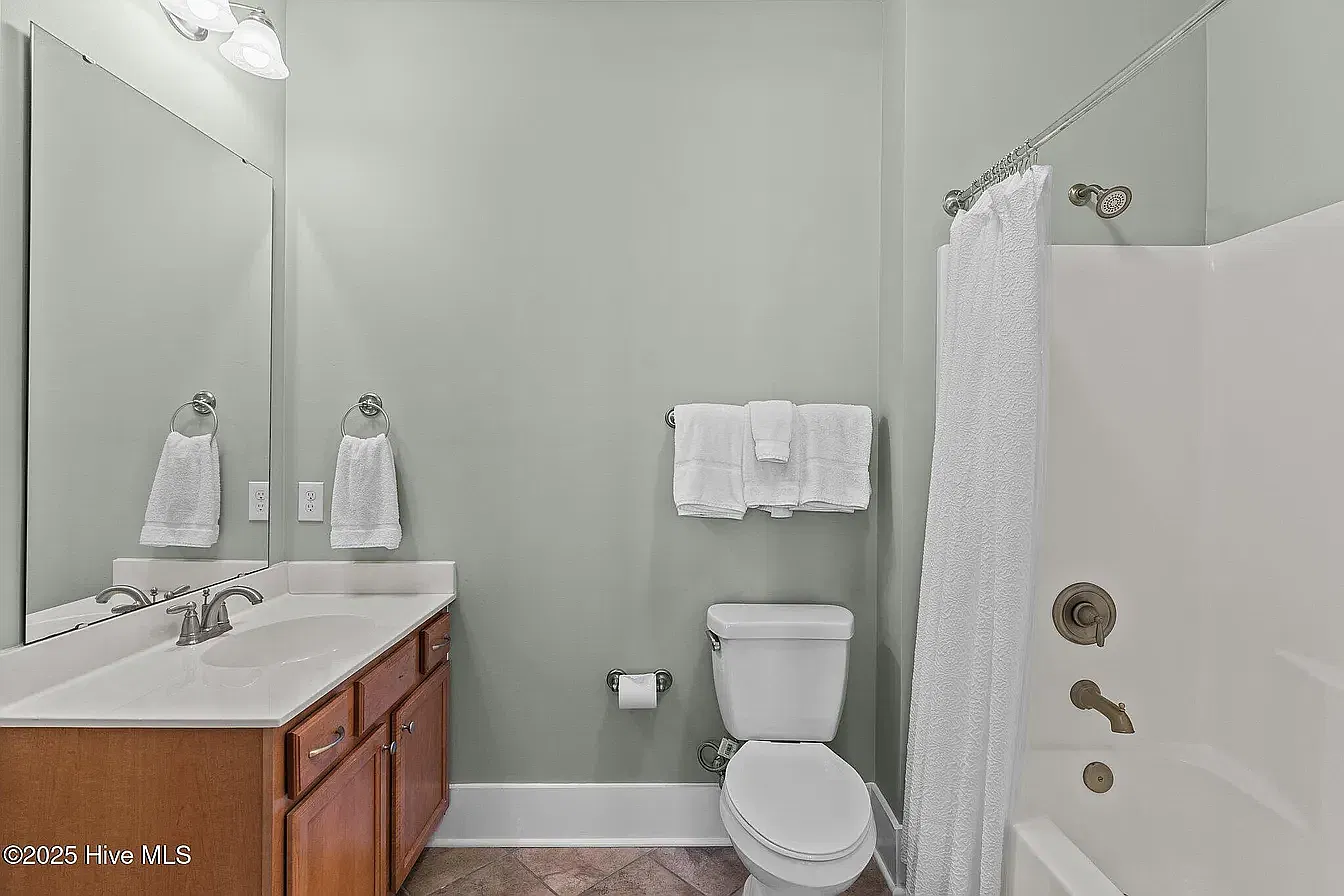 2537 Saint James Dr SE — Photo 3