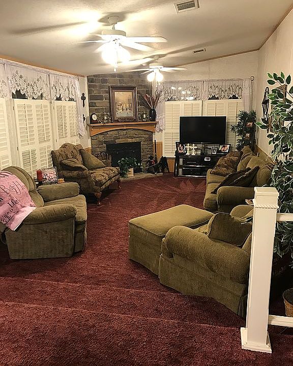 Main Living w/fireplace