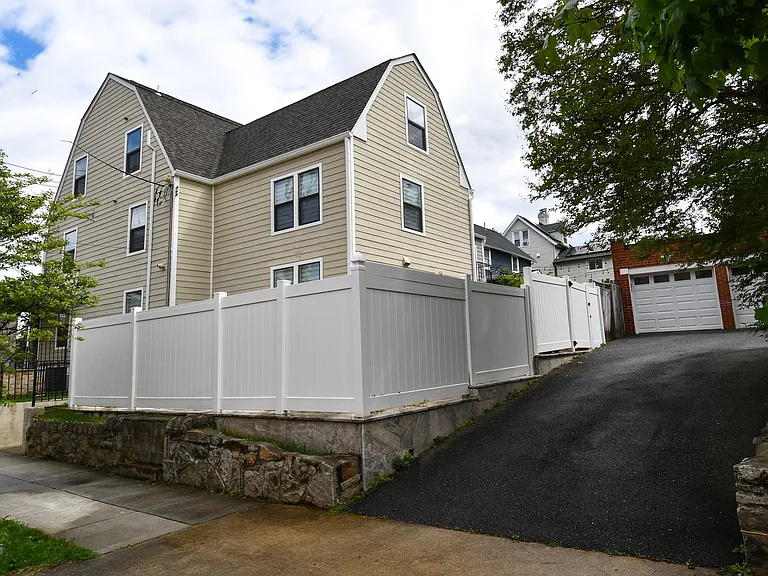 901 Lawrence St NE #B — Photo 18
