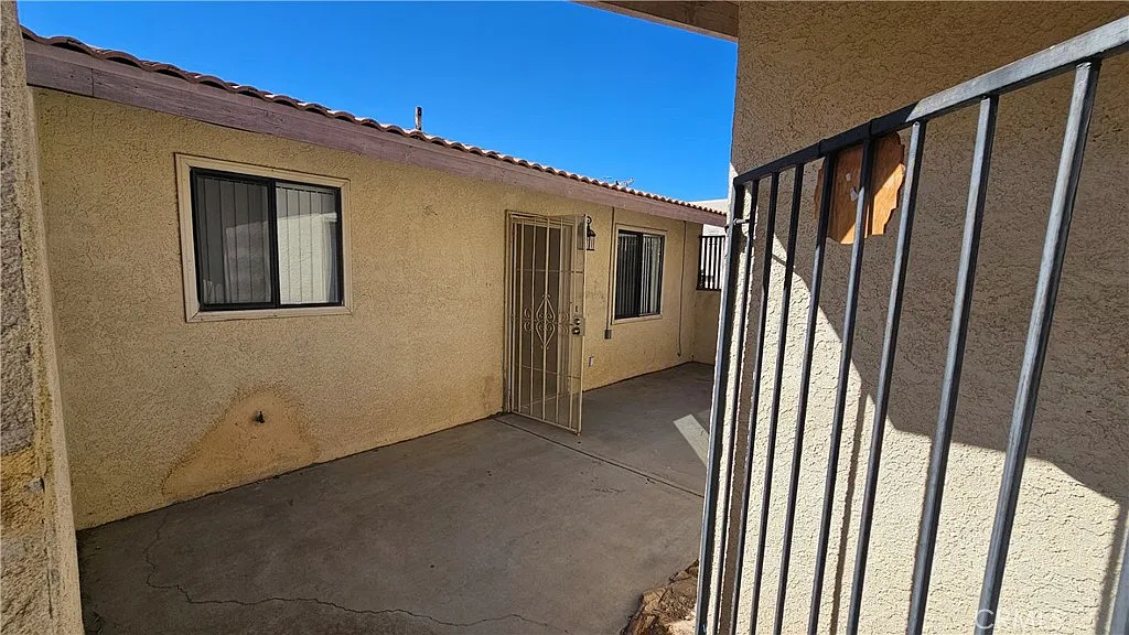 2 bed, 1000 sqft, $2,050 — Photo 2