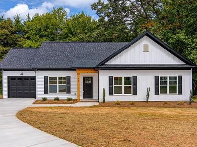 344 W Lee Ave, Yadkinville, NC, 27055